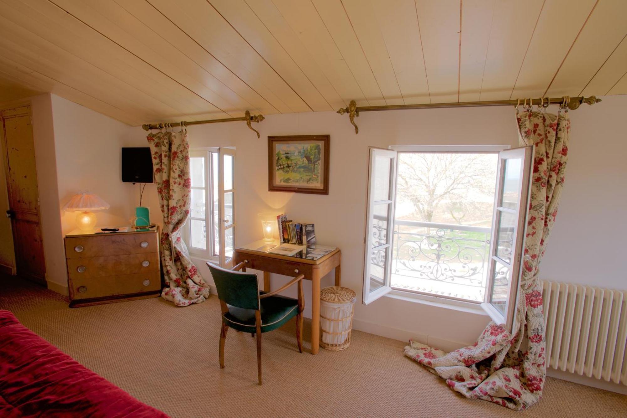 Le Corps De Garde Bed & Breakfast Saint-Martin-de-Re ภายนอก รูปภาพ