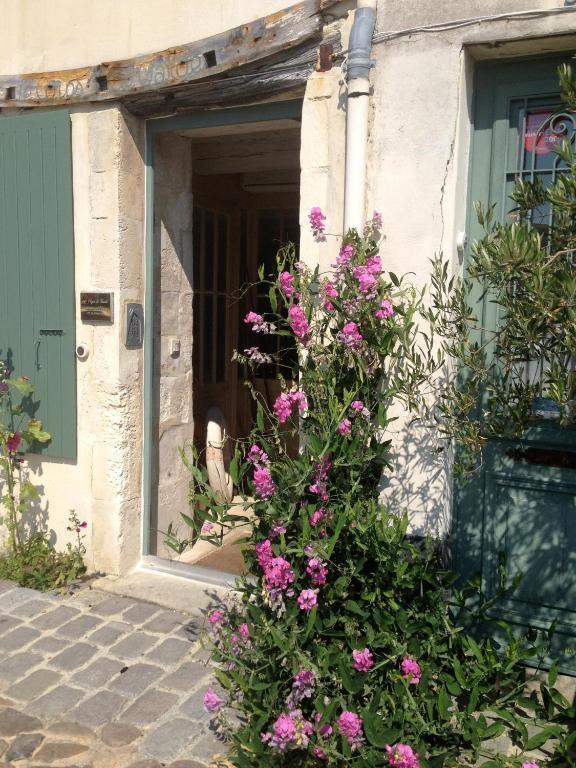 Le Corps De Garde Bed & Breakfast Saint-Martin-de-Re ภายนอก รูปภาพ