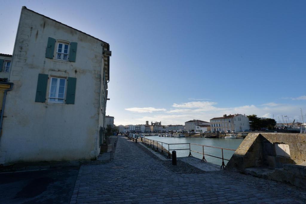 Le Corps De Garde Bed & Breakfast Saint-Martin-de-Re ภายนอก รูปภาพ