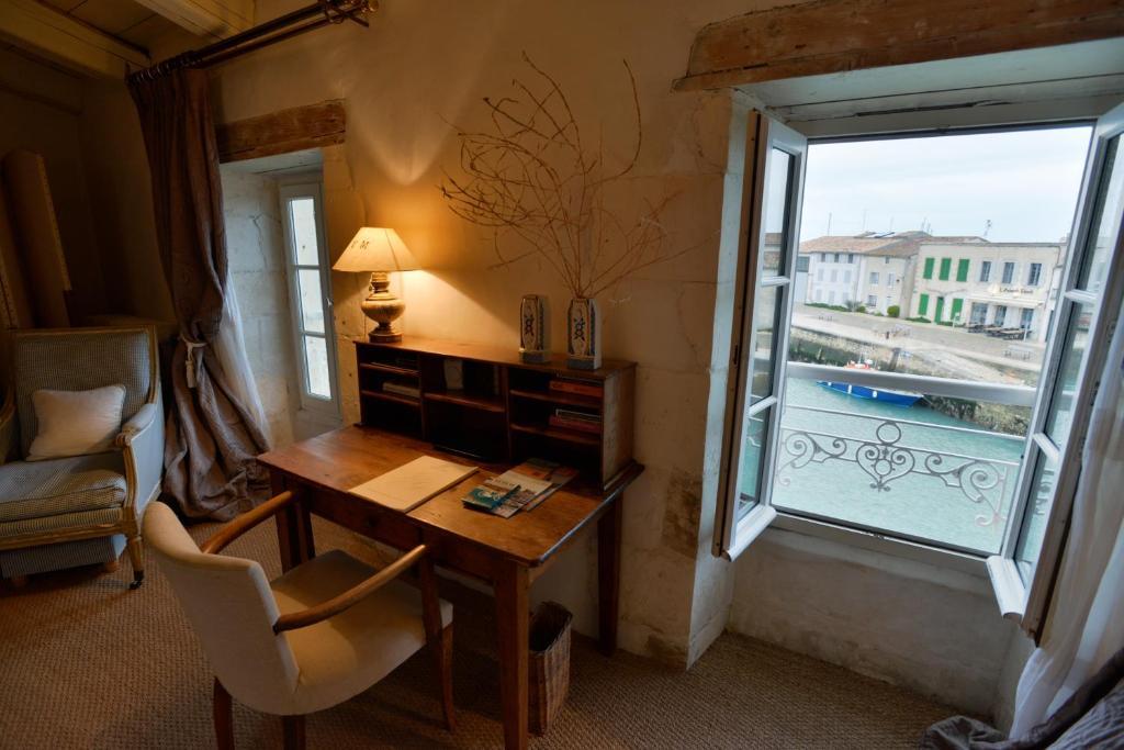 Le Corps De Garde Bed & Breakfast Saint-Martin-de-Re ภายนอก รูปภาพ