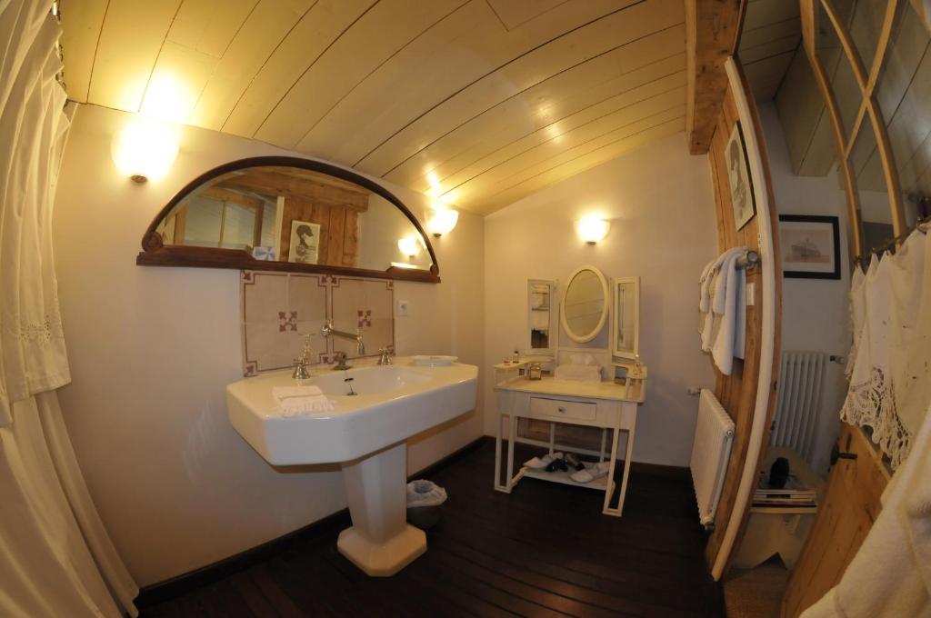 Le Corps De Garde Bed & Breakfast Saint-Martin-de-Re ห้อง รูปภาพ
