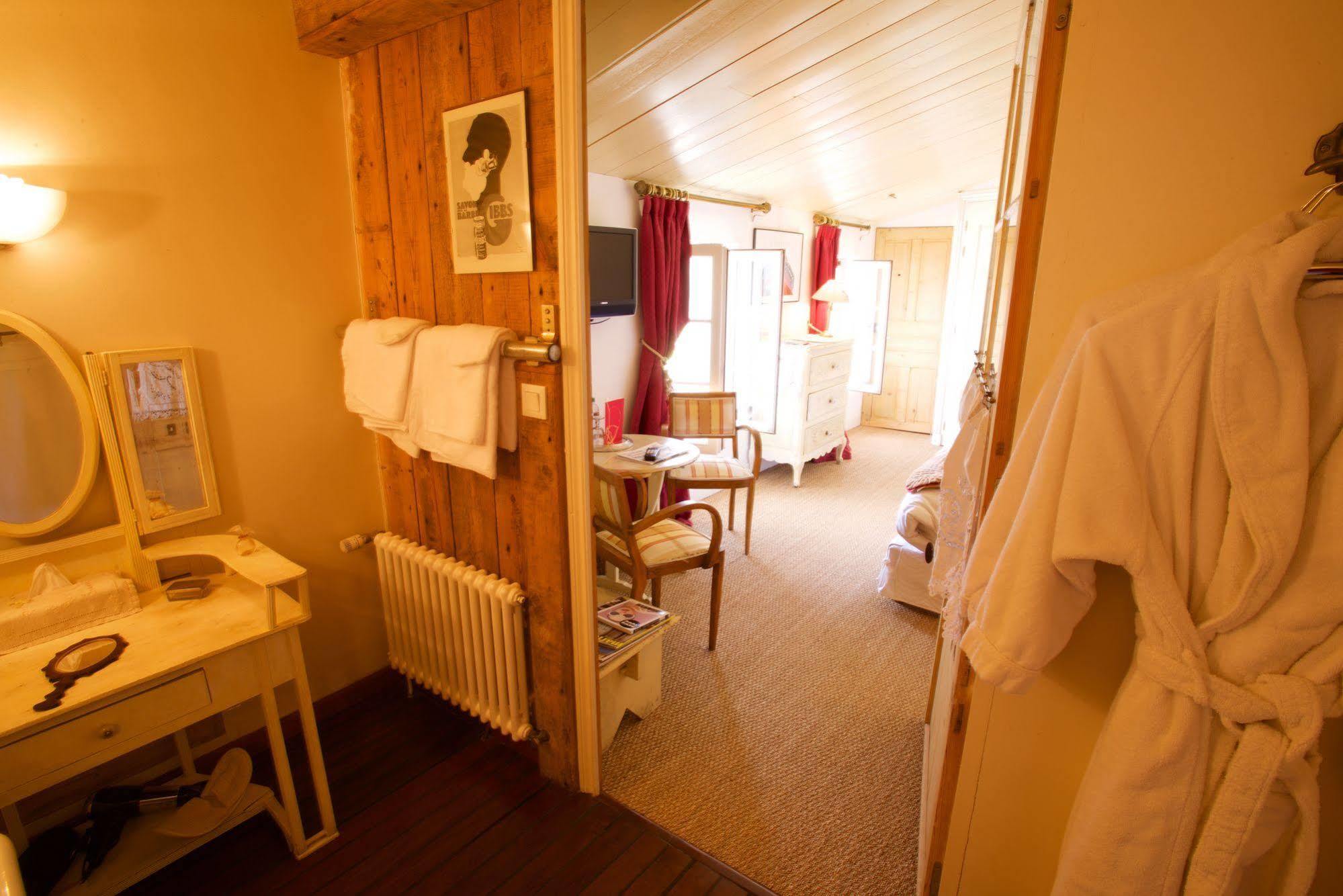 Le Corps De Garde Bed & Breakfast Saint-Martin-de-Re ภายนอก รูปภาพ