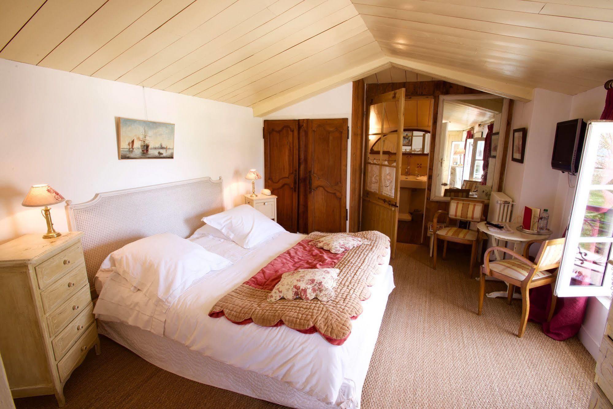 Le Corps De Garde Bed & Breakfast Saint-Martin-de-Re ภายนอก รูปภาพ