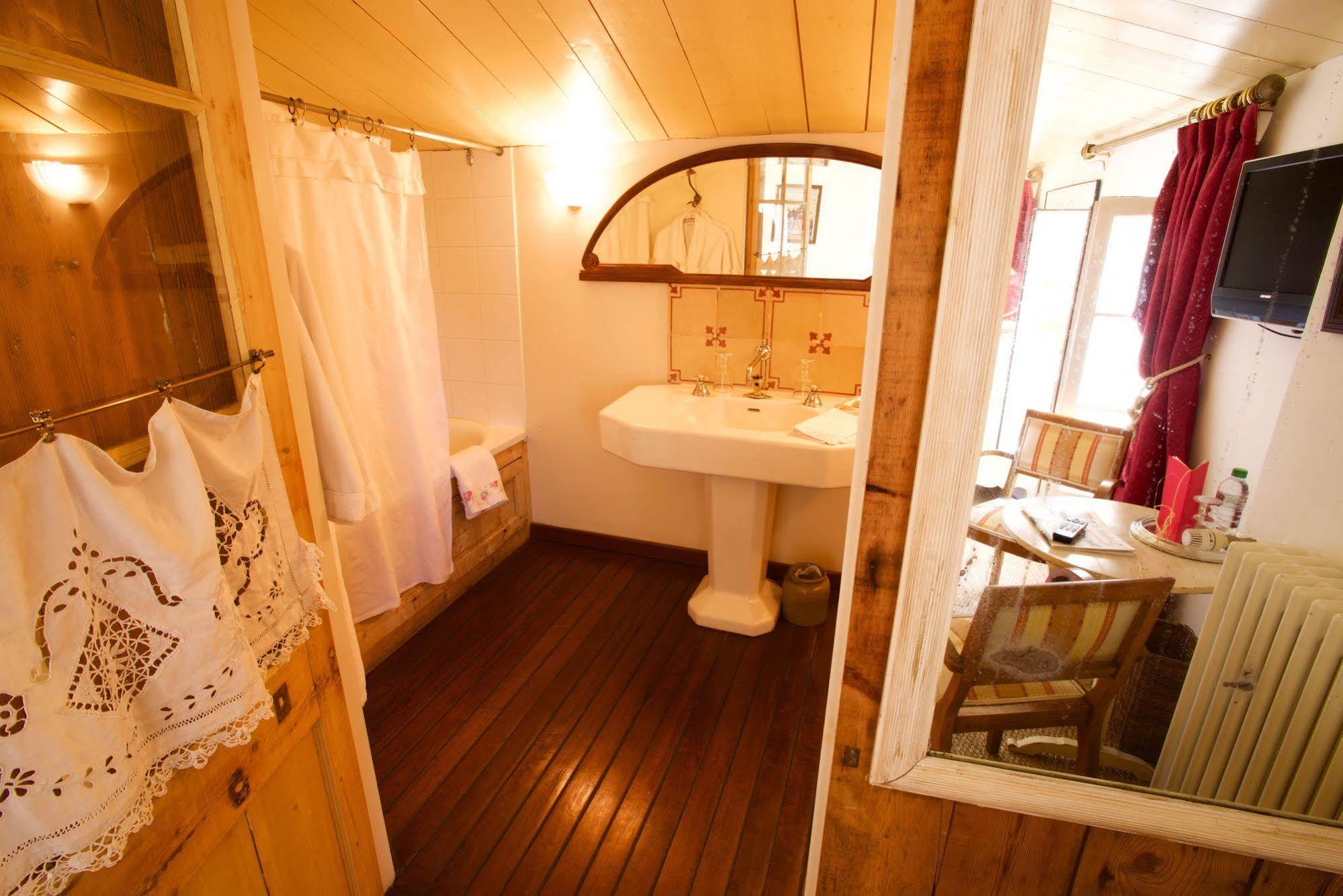 Le Corps De Garde Bed & Breakfast Saint-Martin-de-Re ภายนอก รูปภาพ