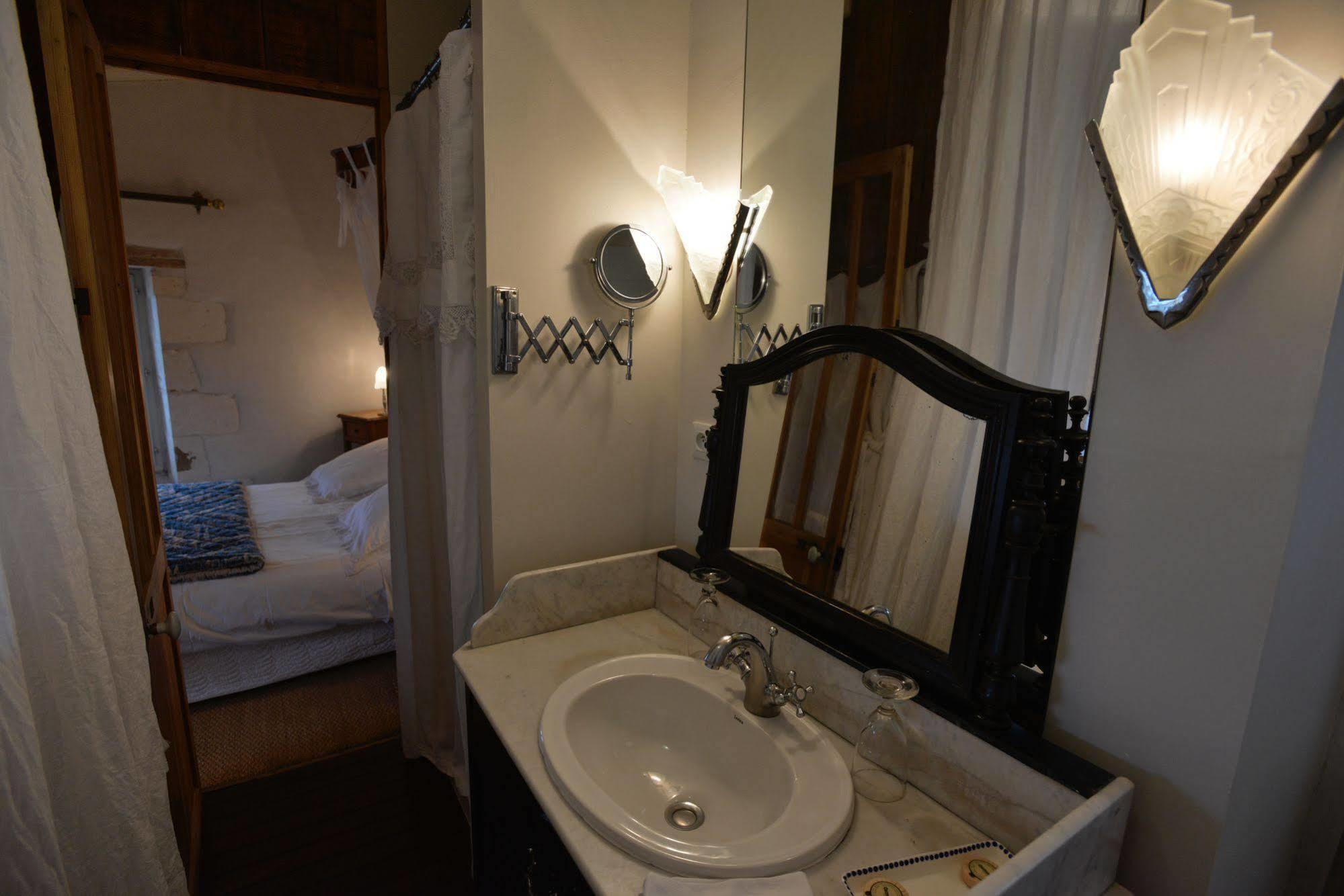 Le Corps De Garde Bed & Breakfast Saint-Martin-de-Re ภายนอก รูปภาพ