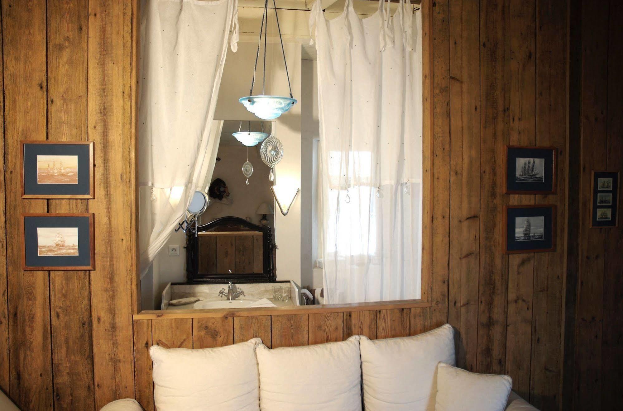 Le Corps De Garde Bed & Breakfast Saint-Martin-de-Re ภายนอก รูปภาพ